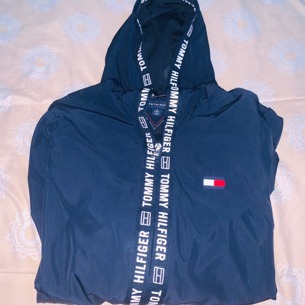 tommy hilfiger wind breaker